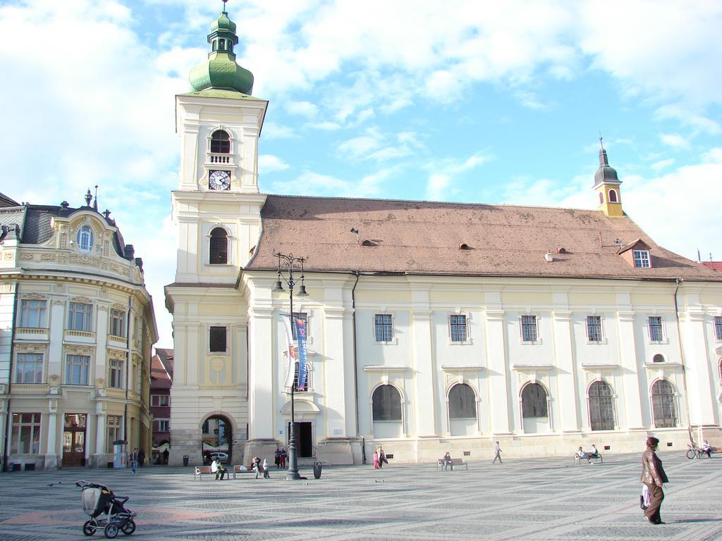 Central City Ap Sibiu Exteriör bild