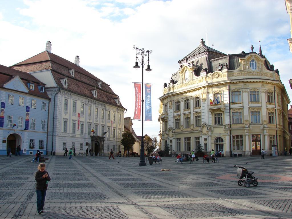 Central City Ap Sibiu Exteriör bild